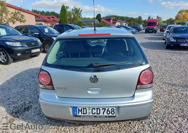 VOLKSWAGEN Polo 