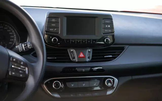 HYUNDAI I30 1.6 CRDI Trend