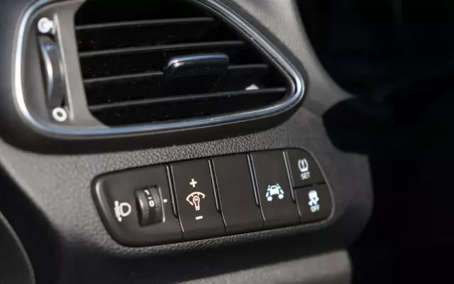 HYUNDAI I30 1.6 CRDI Trend