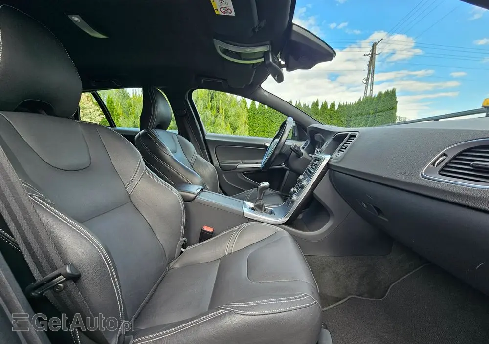 VOLVO V60 