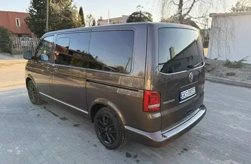 VOLKSWAGEN Multivan 