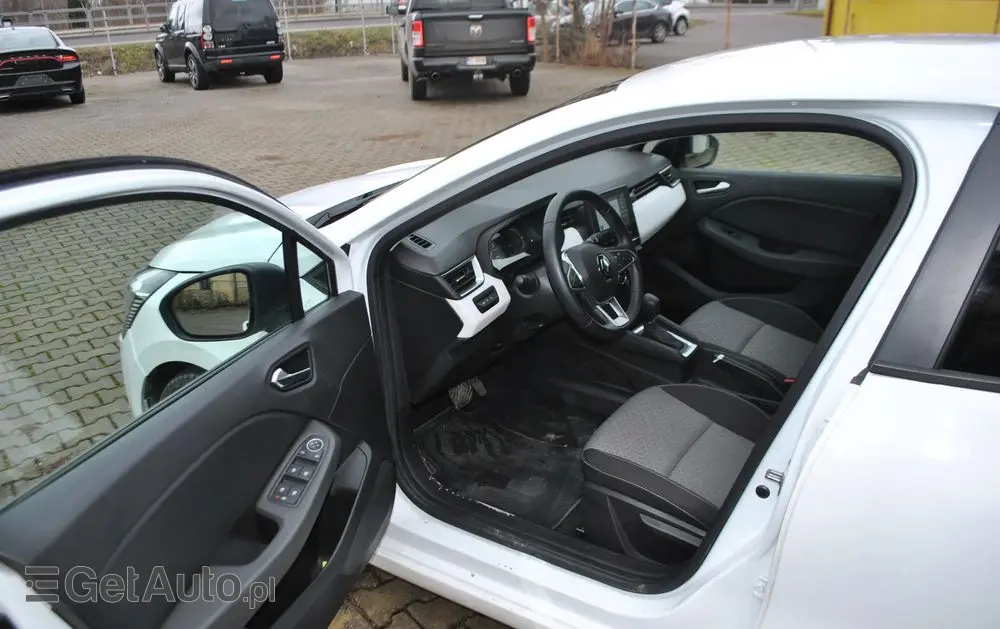 RENAULT Clio E-TECH 140 ZEN