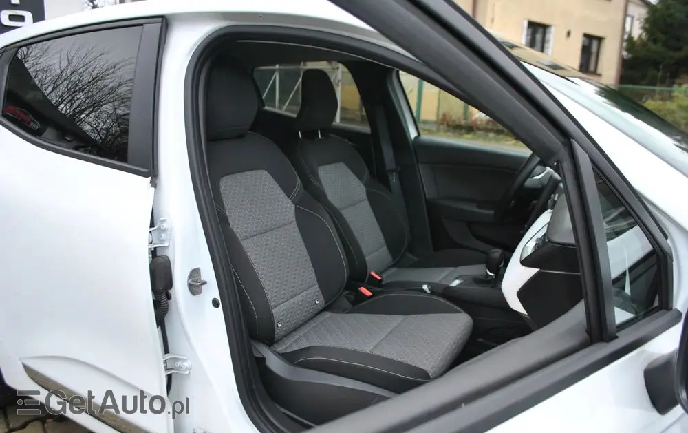 RENAULT Clio E-TECH 140 ZEN