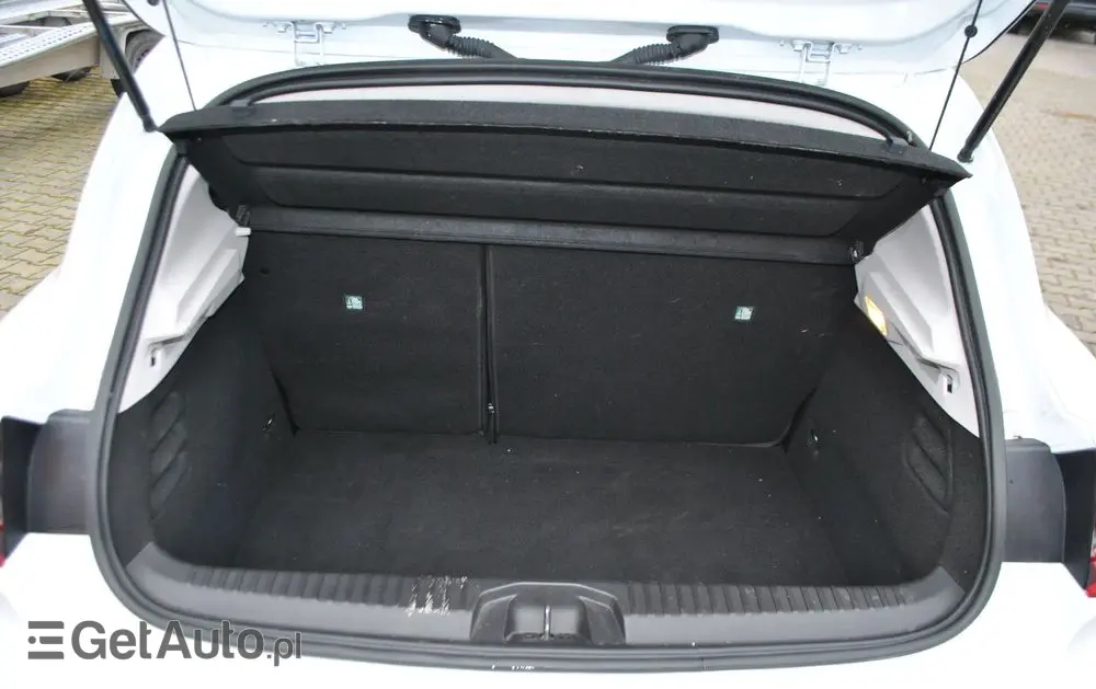 RENAULT Clio E-TECH 140 ZEN