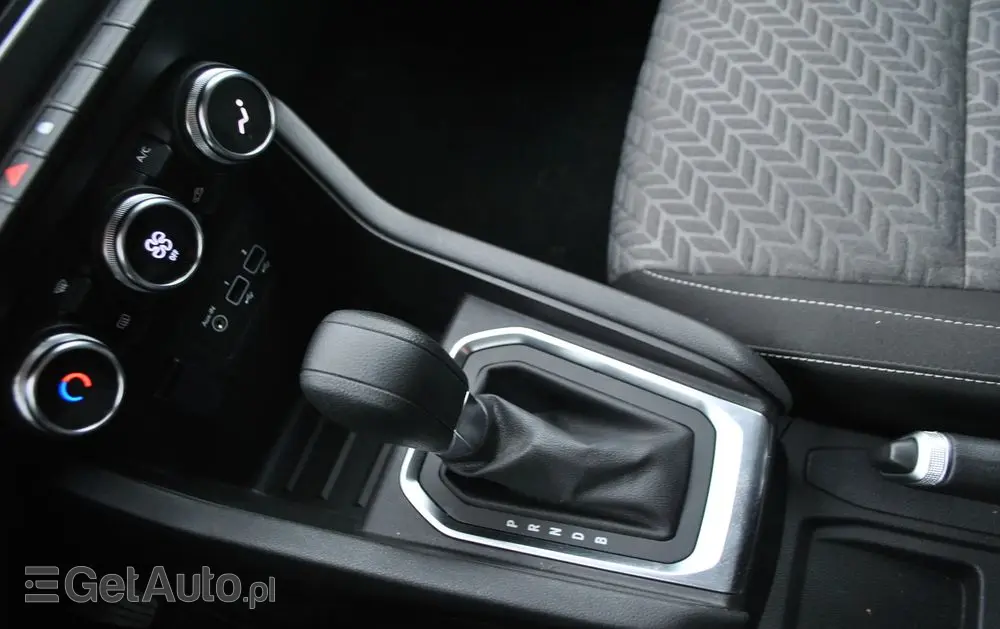 RENAULT Clio E-TECH 140 ZEN