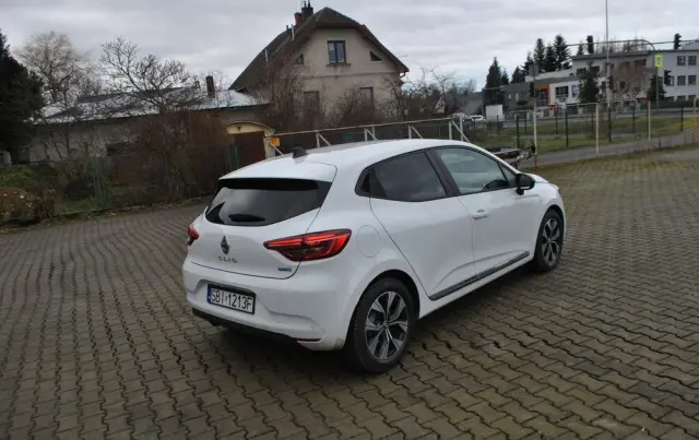 RENAULT Clio E-TECH 140 ZEN