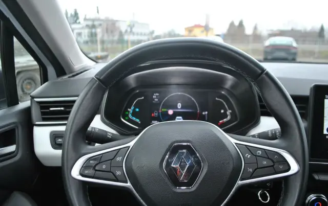 RENAULT Clio E-TECH 140 ZEN