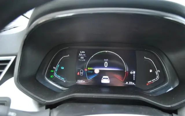 RENAULT Clio E-TECH 140 ZEN