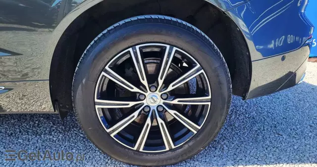 VOLVO XC 60 D4 Momentum