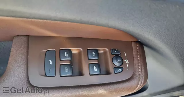 VOLVO XC 60 D4 Momentum