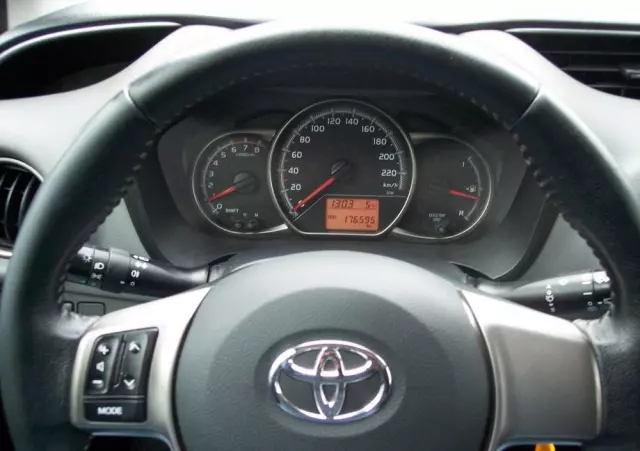 TOYOTA Yaris 1.0 Active EU6