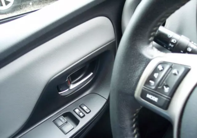 TOYOTA Yaris 1.0 Active EU6