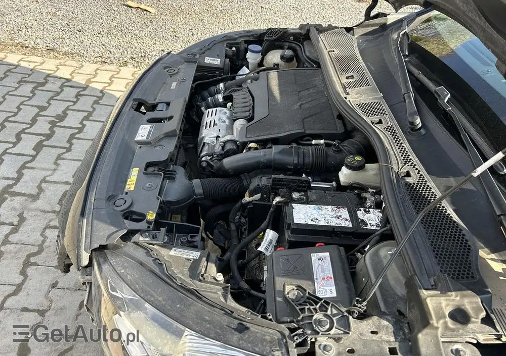 PEUGEOT 208 PureTech 100 Allure