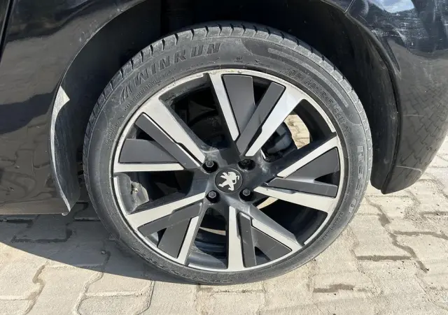 PEUGEOT 208 PureTech 100 Allure