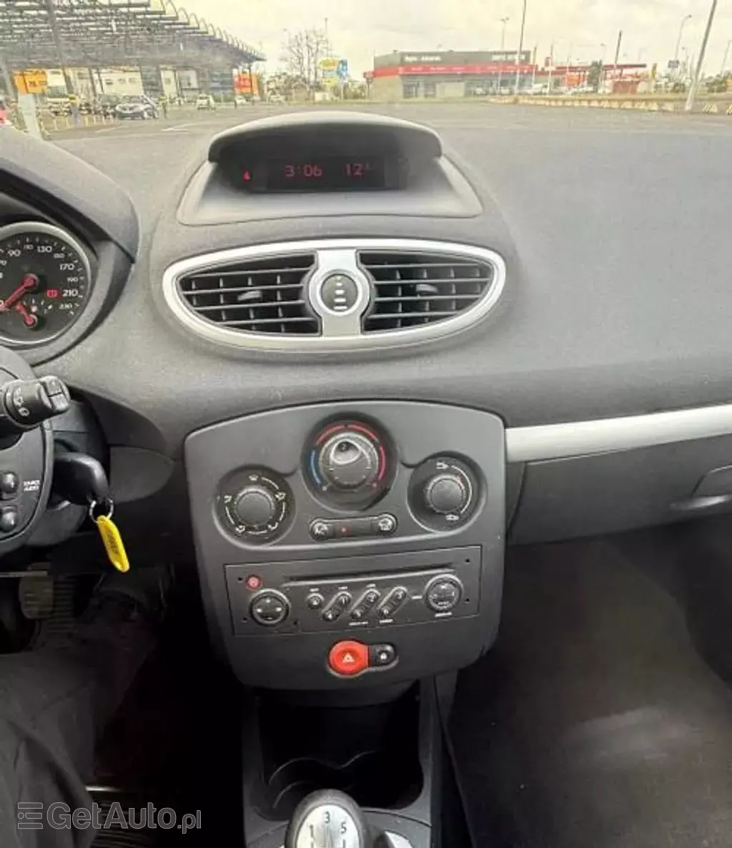 RENAULT Clio 
