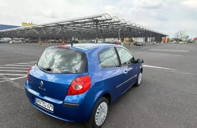 RENAULT Clio 