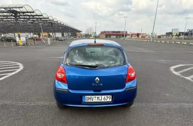 RENAULT Clio 