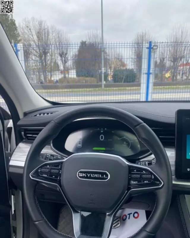 SKYWELL ET5 
