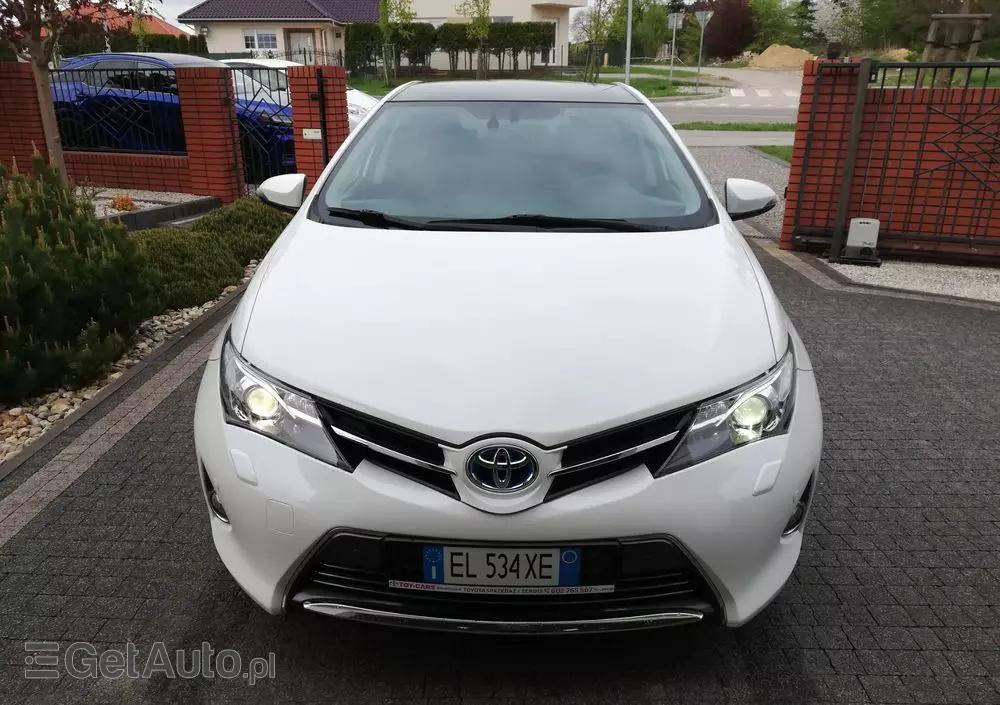 TOYOTA Auris 