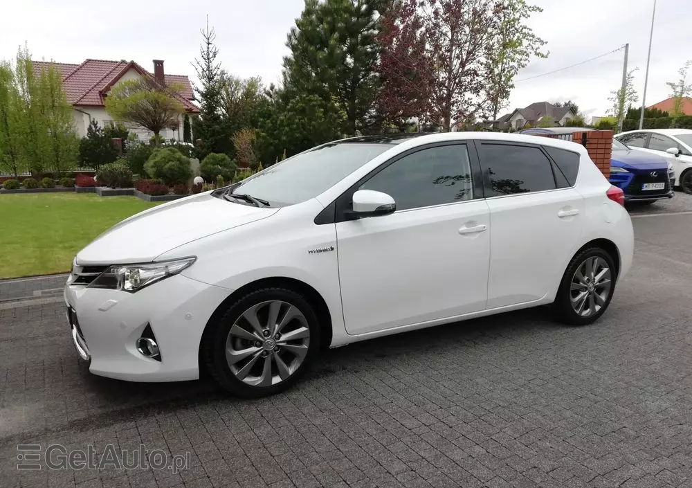 TOYOTA Auris 