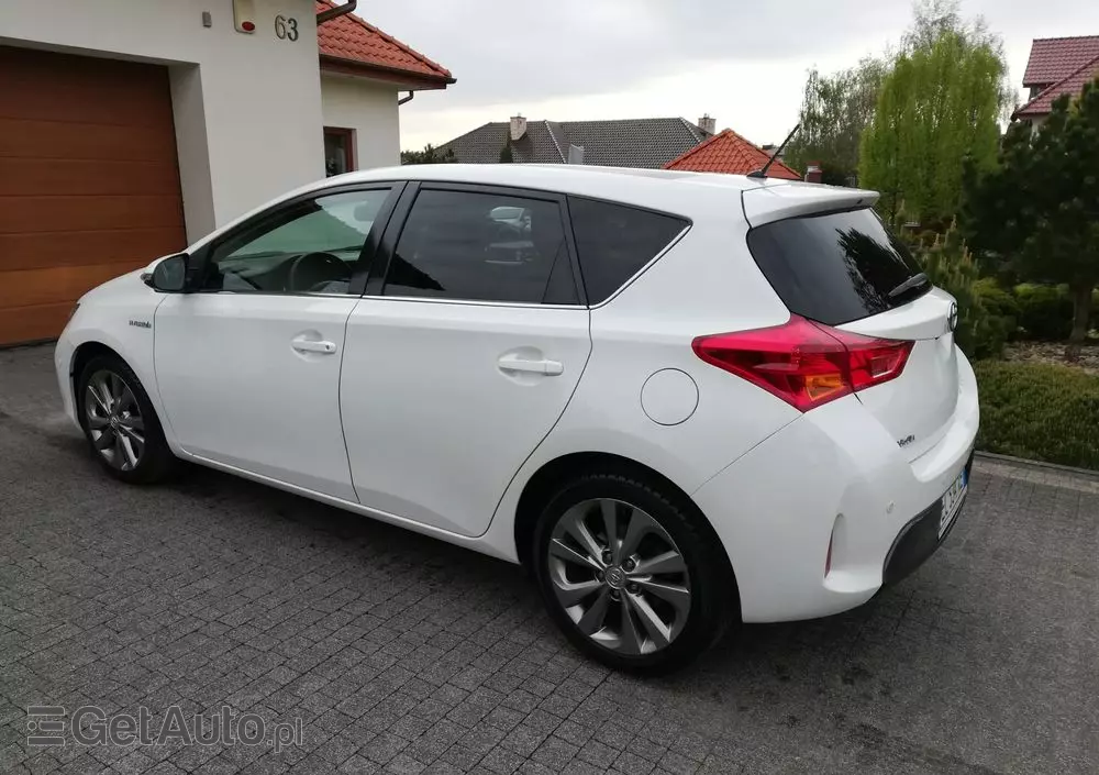 TOYOTA Auris 