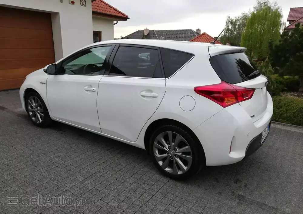 TOYOTA Auris 
