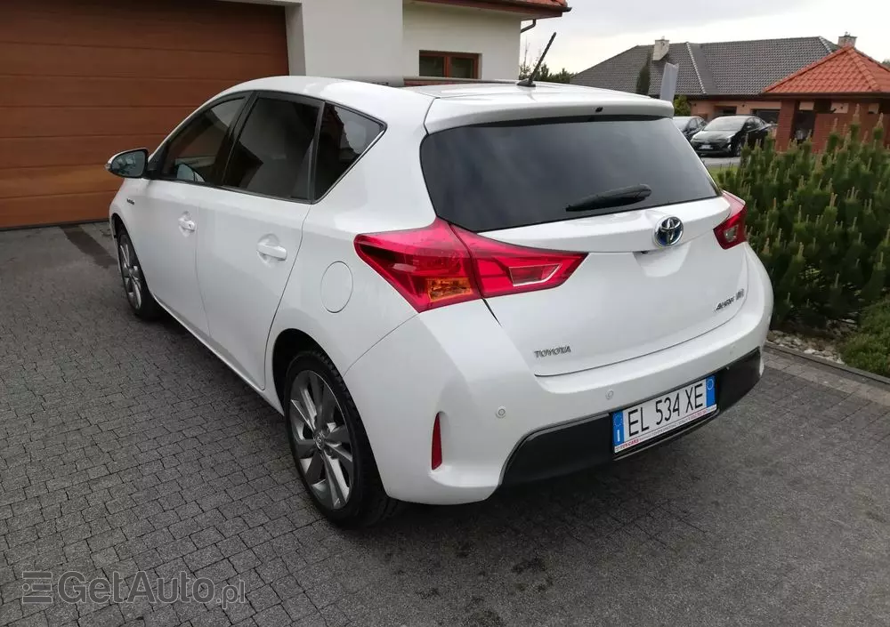 TOYOTA Auris 