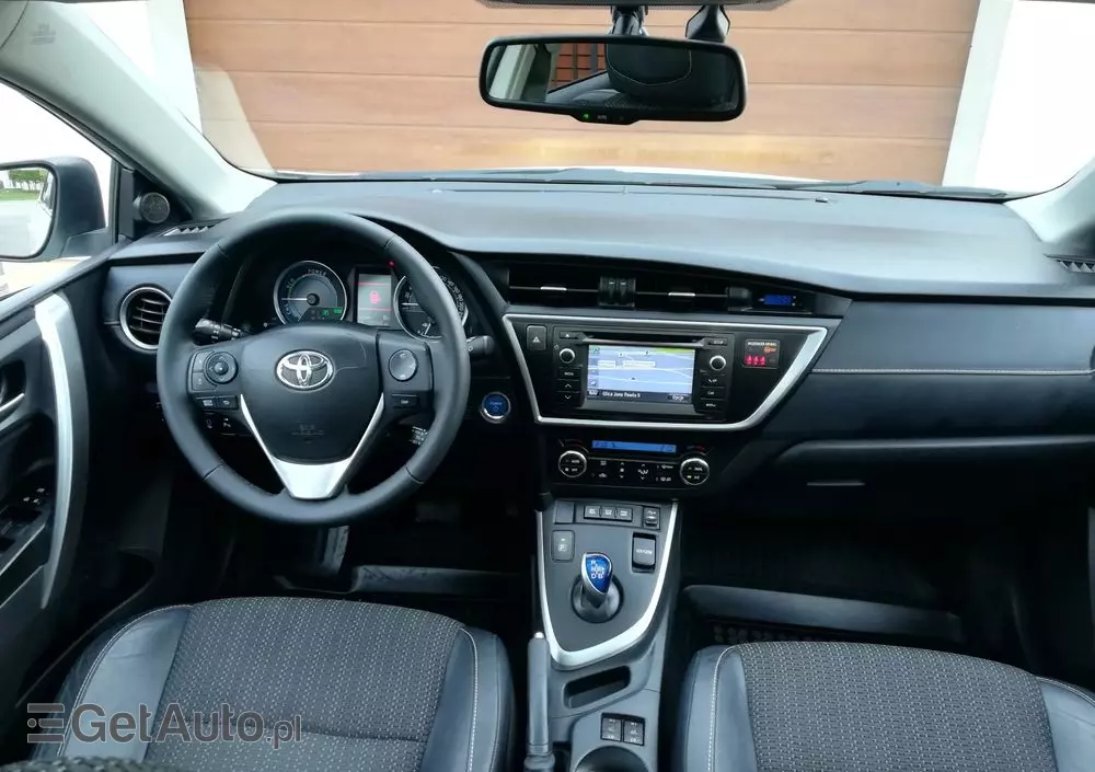 TOYOTA Auris 