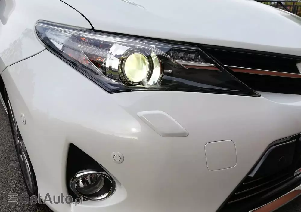 TOYOTA Auris 