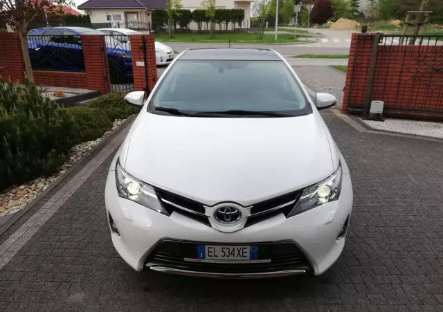 TOYOTA Auris 