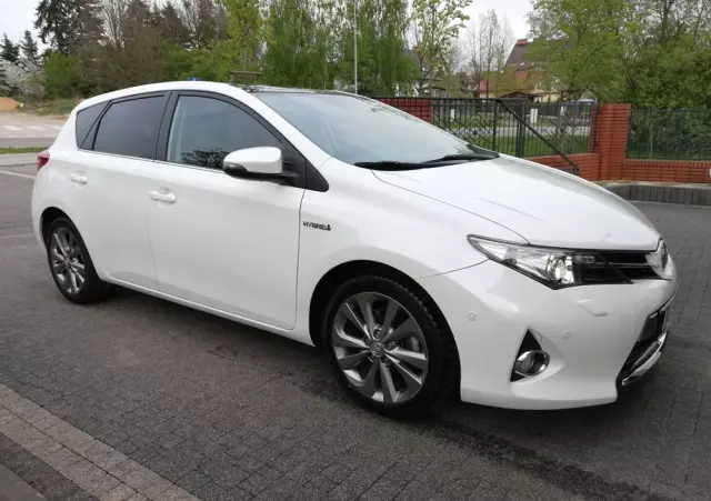 TOYOTA Auris 