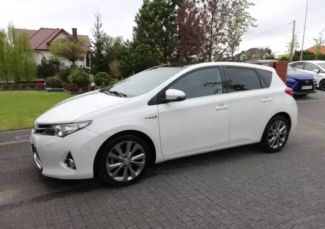 TOYOTA Auris 