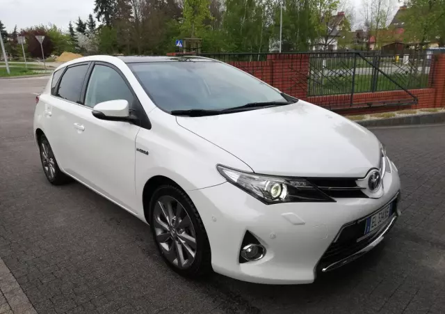 TOYOTA Auris 