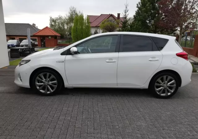 TOYOTA Auris 