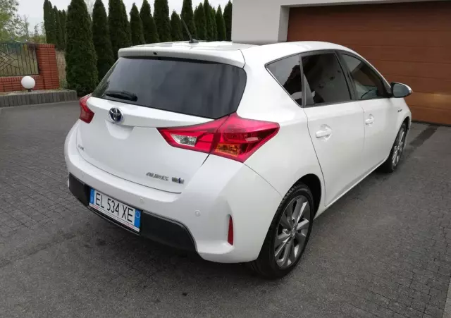 TOYOTA Auris 