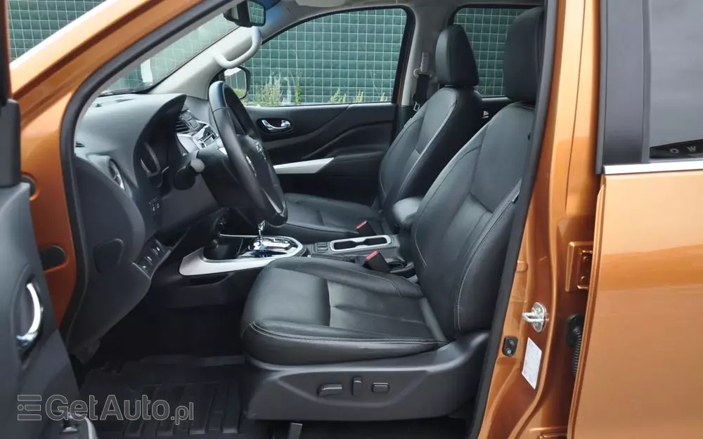 NISSAN Navara 2.5 D Platinum Long