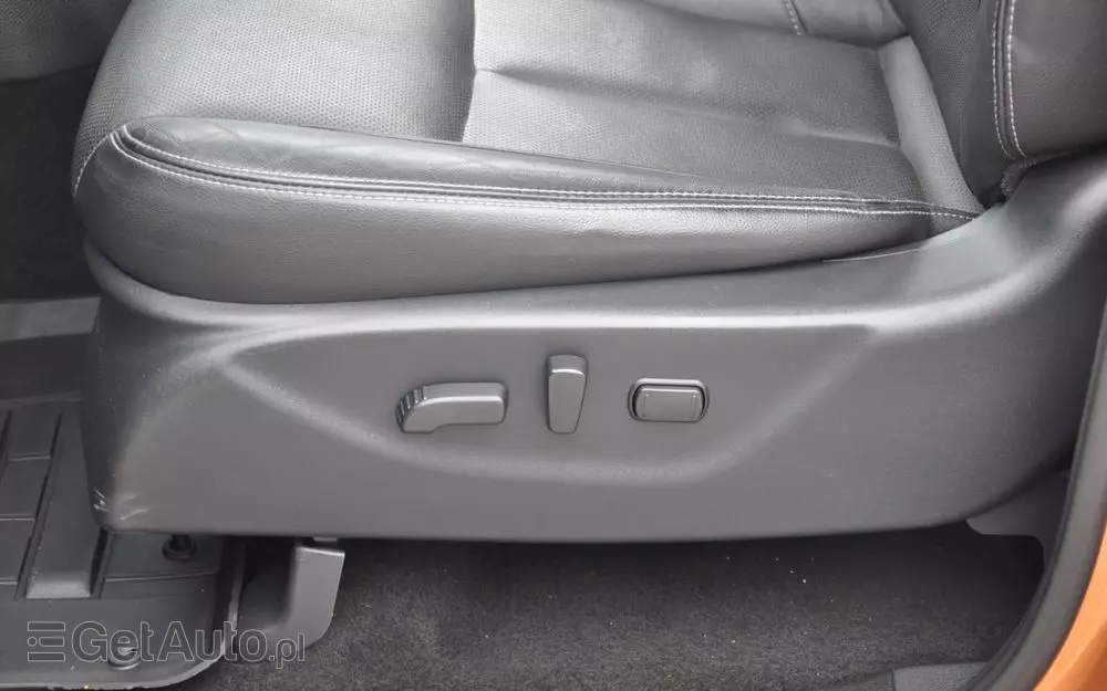 NISSAN Navara 2.5 D Platinum Long