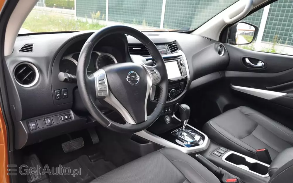 NISSAN Navara 2.5 D Platinum Long