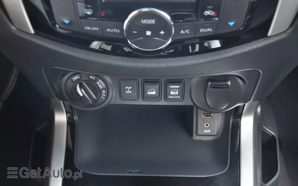 NISSAN Navara 2.5 D Platinum Long