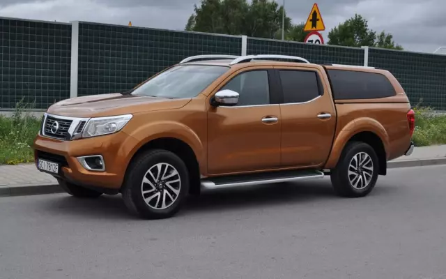 NISSAN Navara 2.5 D Platinum Long