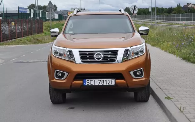 NISSAN Navara 2.5 D Platinum Long