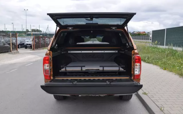 NISSAN Navara 2.5 D Platinum Long