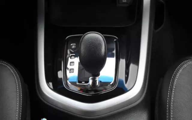 NISSAN Navara 2.5 D Platinum Long