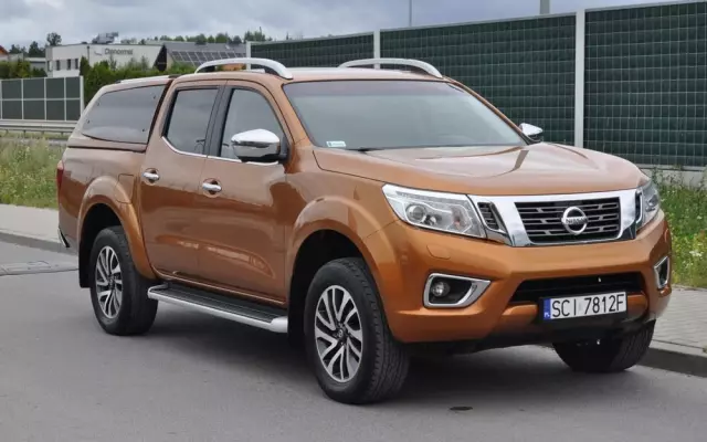 NISSAN Navara 2.5 D Platinum Long