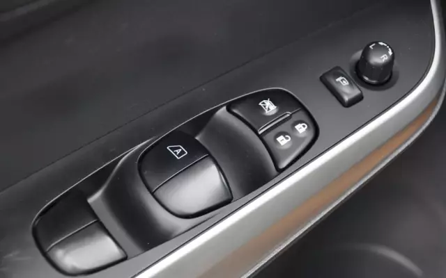 NISSAN Navara 2.5 D Platinum Long