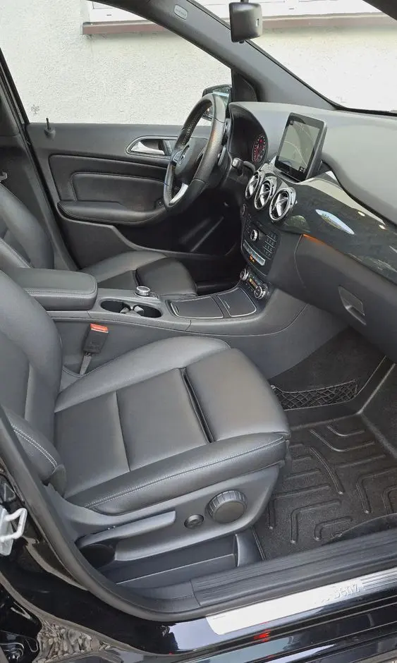 MERCEDES-BENZ Klasa B 250 4-Matic AMG Line