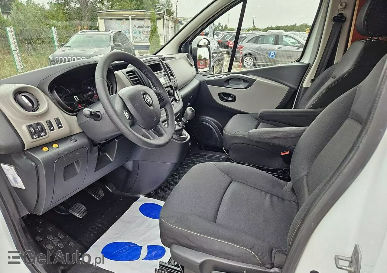 RENAULT Trafic 