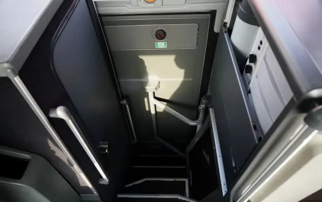 MERCEDES-BENZ TOURISMO RHD-M / EURO 6 / SPROWADZONY / 