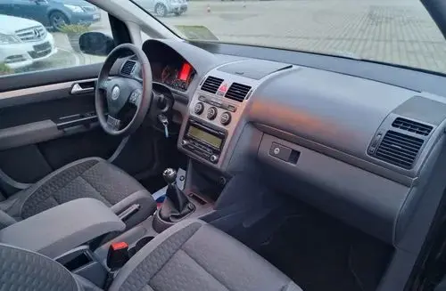 VOLKSWAGEN Touran 