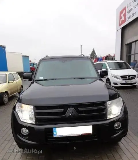 MITSUBISHI Pajero 